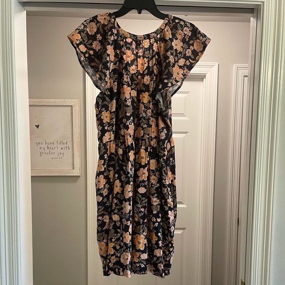 Old Navy Cap Sleeved Dress - Picture 2 of 8